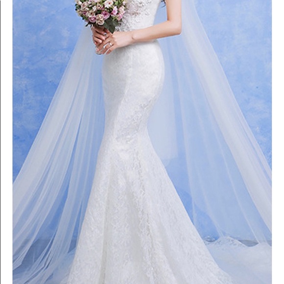 Wedding dress - Picture 3 of 5